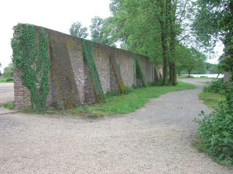 Goch-Asperden : Gut Graefenthal, Durchgang in der Klostermauer